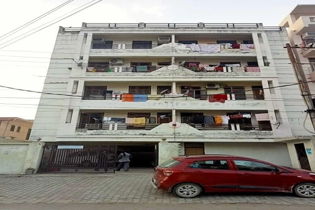 Commercial Property in Uttam Nagar Delhi for Resale